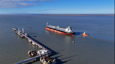 Puerto Rosales realiza un hito histórico al operar tres buques petroleros en simultáneo