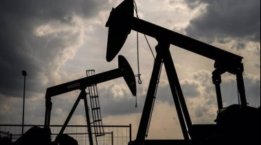 China sigue acumulando reservas de petróleo, con un superávit de más de 1 millón de barriles diarios en agosto