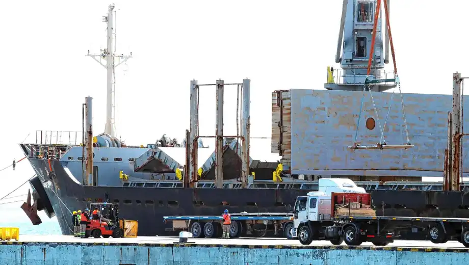 Río Negro afianza su rol energético con el inicio de un operativo logístico a gran escala para el oleoducto Vaca Muerta Oil Sur