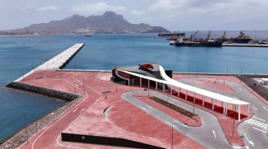 El nuevo Puerto de Cruceros de Mindelo inicia sus operaciones con la llegada del Scenic Eclipse