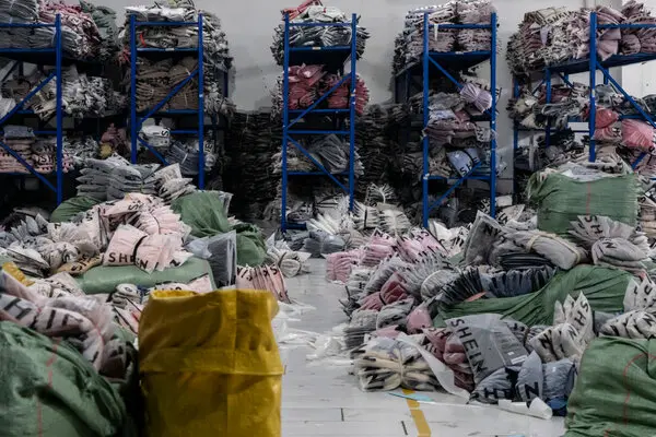 La industria textil china se redirige a Europa para evadir aranceles de Estados Unidos