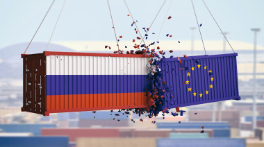 La UE bloquea el acceso a puertos a 117 buques ligados a Rusia.