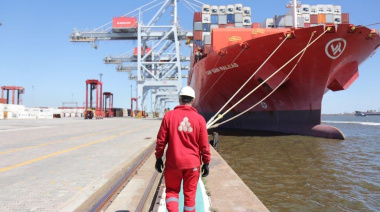 Cuenca del Plata y sindicato portuario firman un preacuerdo que normaliza las operaciones.