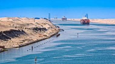 El Canal de Suez celebra el retorno de portacontenedores tras el tránsito del CMA CGM Benjamin Franklin
