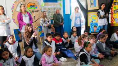 Puerto participativo corona el éxito con la entrega de instrumentos en la Escuela N° 17