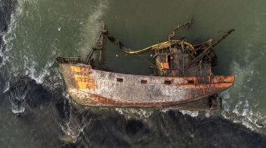 Puerto Rawson: Tras casi una década hundido, la Dirección de Puertos exige a propietarios retirar el casco del BP Sagrado Corazón