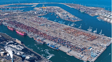 Unión Europea examina oferta de BlackRock y MSC por terminal portuaria en Barcelona