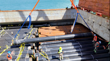 Avance en Río Negro: Culmina descarga de caños sin costura para la terminal de GNL
