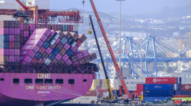 Operación inédita en Las Palmas: estabilizan la carga de un mega buque tras la pérdida de 45 contenedores