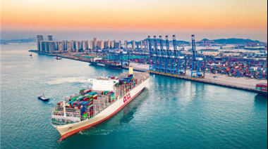Puerto de Qingdao rompe récord anual de carga y supera los 30 millones de TEU