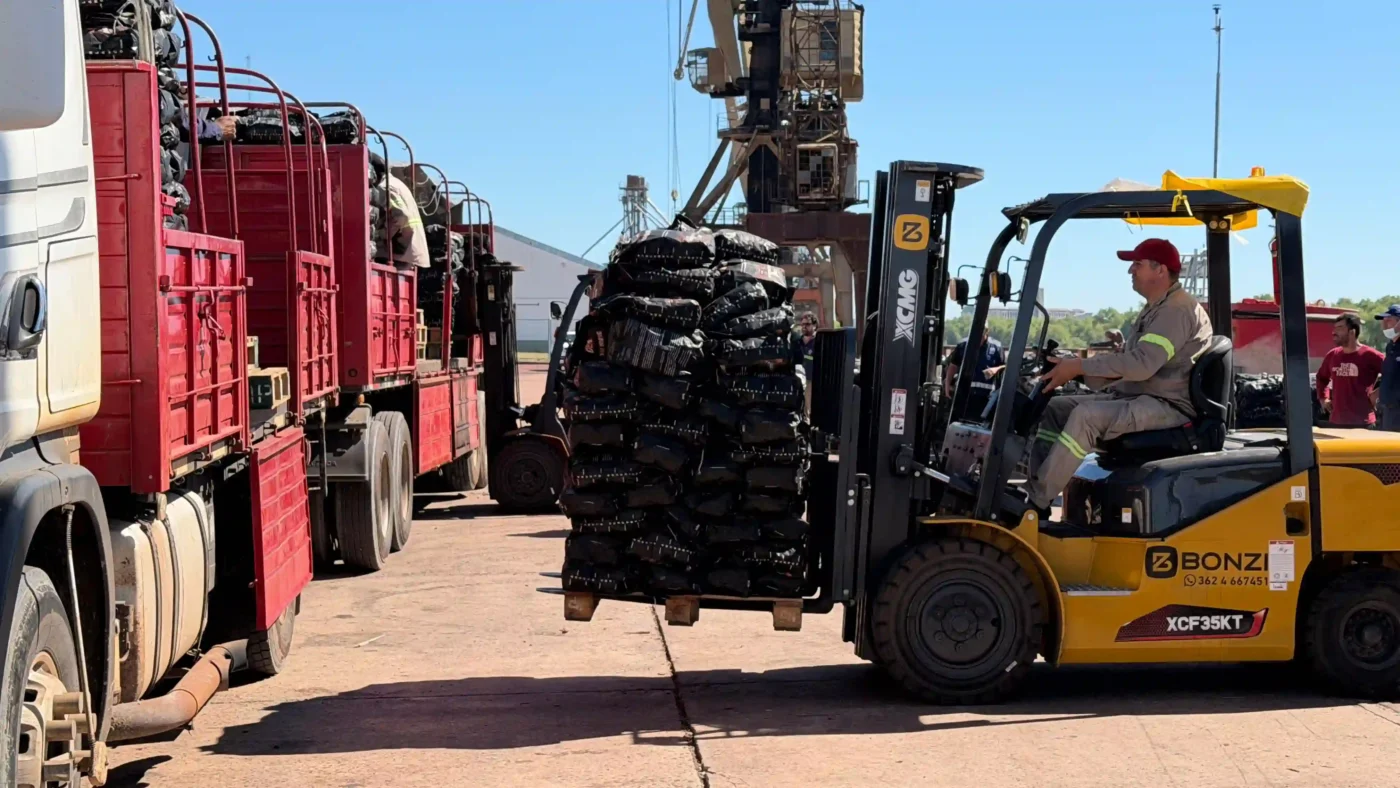 Ruta exportadora: Barranqueras consolida carga de carbón regional con destino brasileño