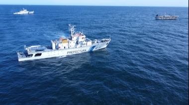 Pesca y fuerzas navales unifican protocolos para el control de la milla 200