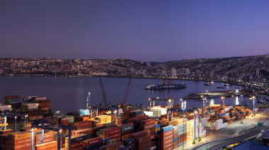 El portacontenedores MSC Emilia arriba a Puerto Valparaíso tras su paso por Puerto Coronel