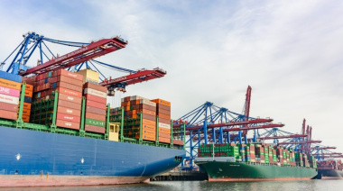 El transporte marítimo global finalizo 2025 con una mejora moderada en la puntualidad de los buques