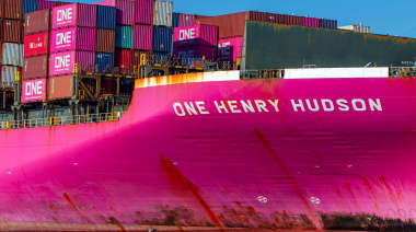 El buque ONE Henry Hudson liberó su carga en Los Ángeles y se dirige a reparaciones en Asia