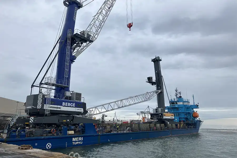 El operador logístico BERGÉ adquiere una nueva grúa Liebherr para el Puerto de Santander
