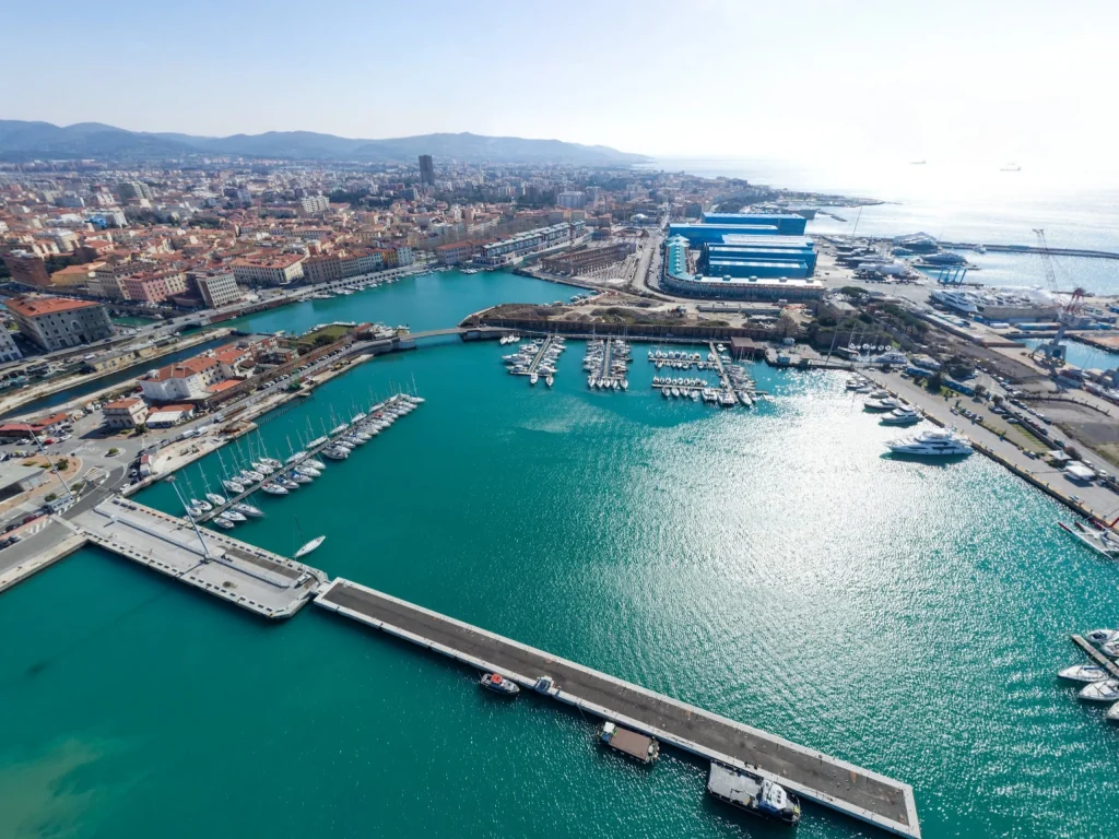 Comienzan las obras de acondicionamiento del muelle de Raos 8