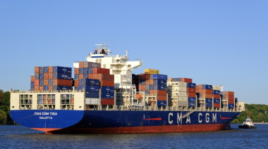 El buque CMA CGM TIGA pierde 58 contenedores por un temporal frente a las costas de Malta