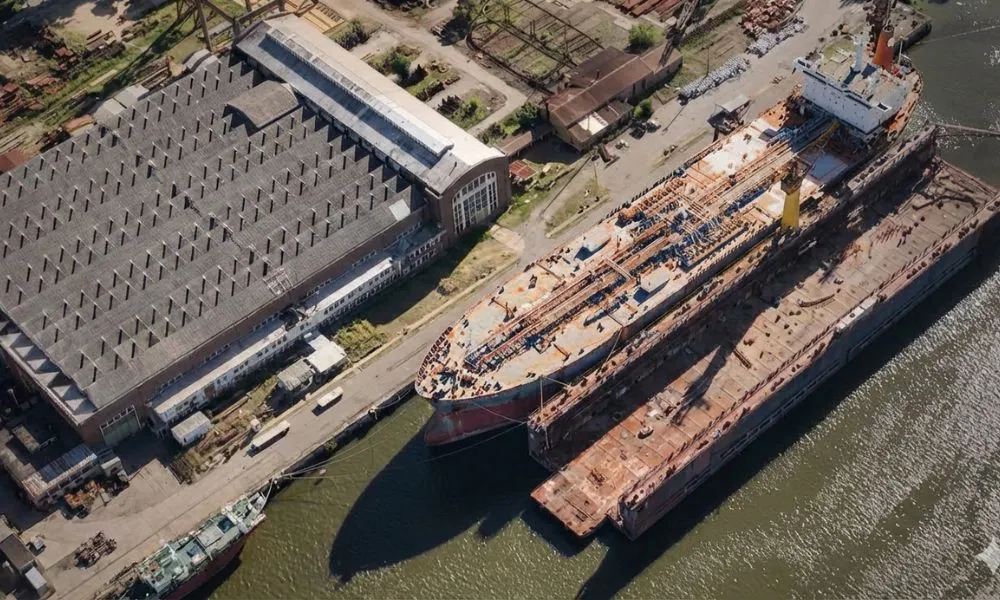 Dos buques petroleros encargados por PDVSA permanecen varados en Argentina desde hace 14 años