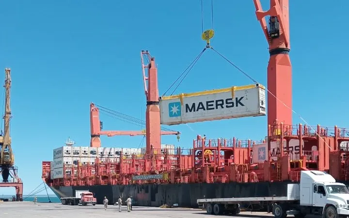 El Puerto de San Antonio Este inició la temporada 2026 de exportación frutícola con el primer embarque