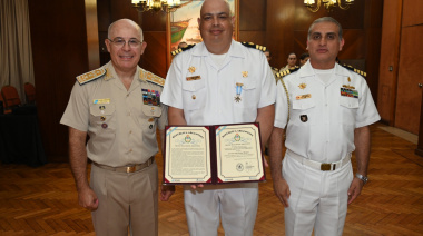 La Prefectura Naval Argentina reconoció al oficial de enlace de la Marina de Guerra del Perú