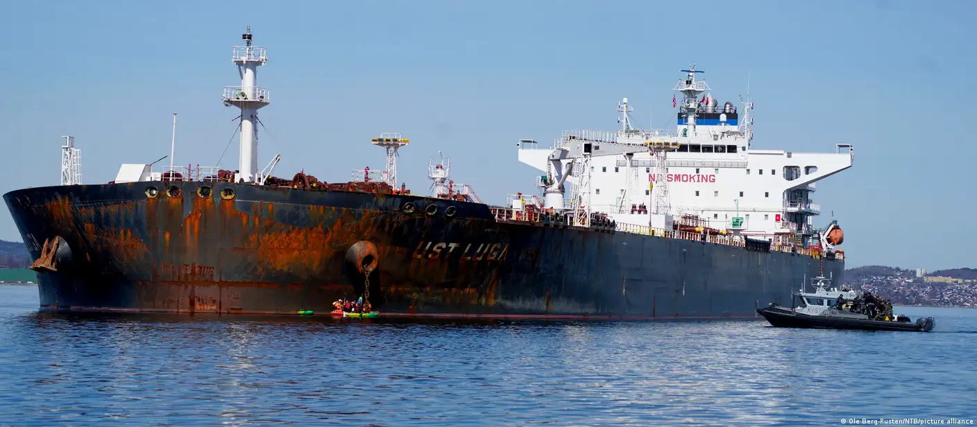 La Unión Europea acordó bajar a USD 44,10 el tope al precio del crudo ruso transportado por mar