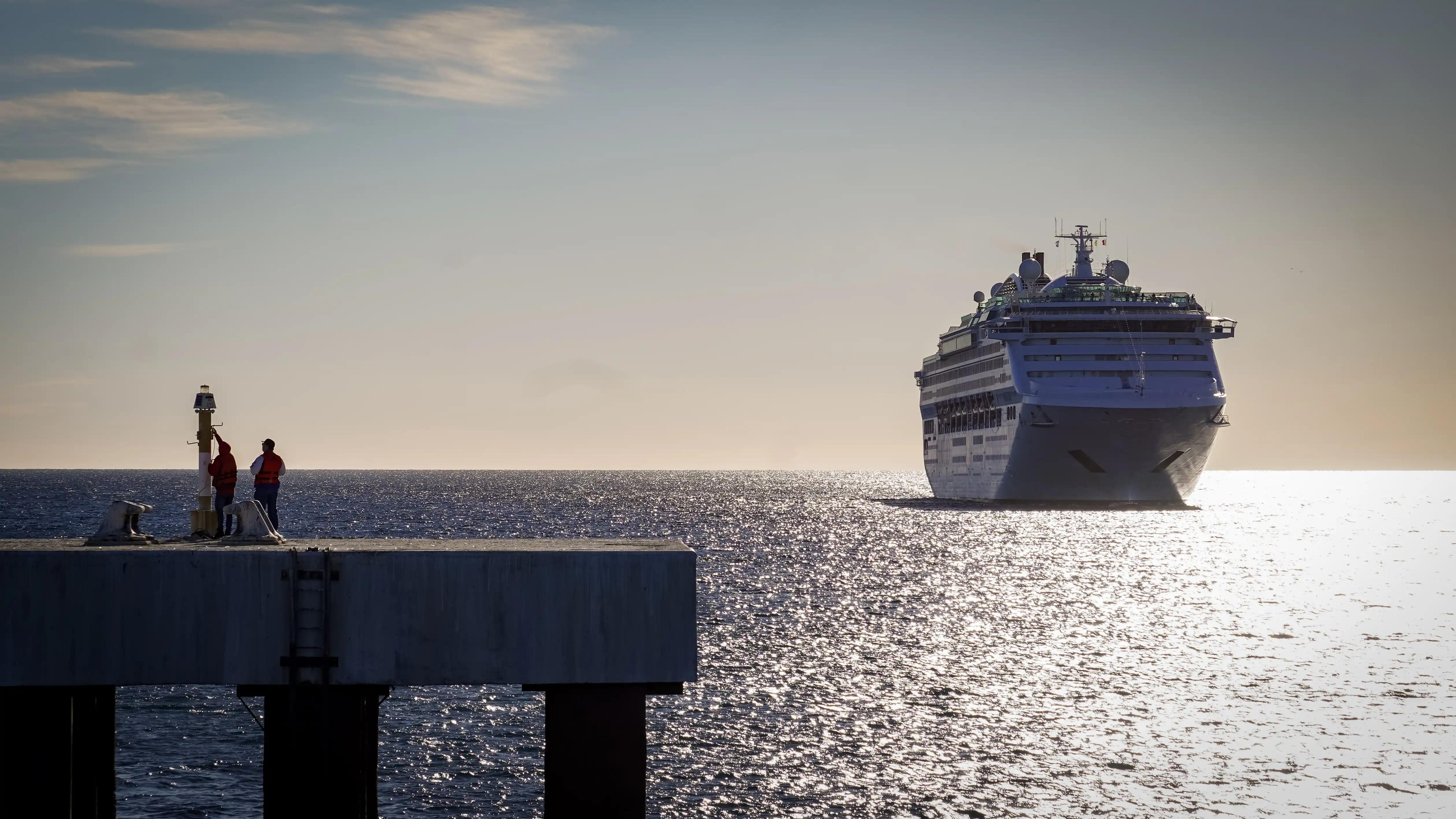 El buque de pasajeros Pacific World realizó su primera escala en Chubut
