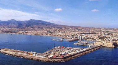 Melilla cierra su puerto por la borrasca Oriana y queda incomunicada por mar