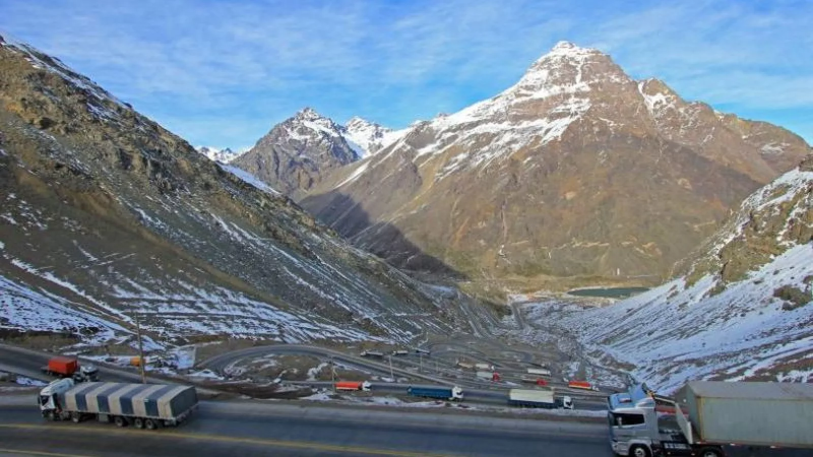 Proponen crear enclaves aduaneros argentinos en puertos de Chile para proyectar la producción mendocina al Pacífico