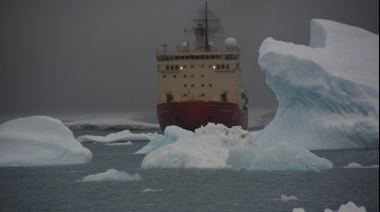 El rompehielos ARA “Almirante Irízar” completó el reabastecimiento en tres bases antárticas