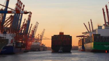 Hapag-Lloyd y Maersk ajustan el servicio IMX para transitar por el mar Rojo y el canal de Suez