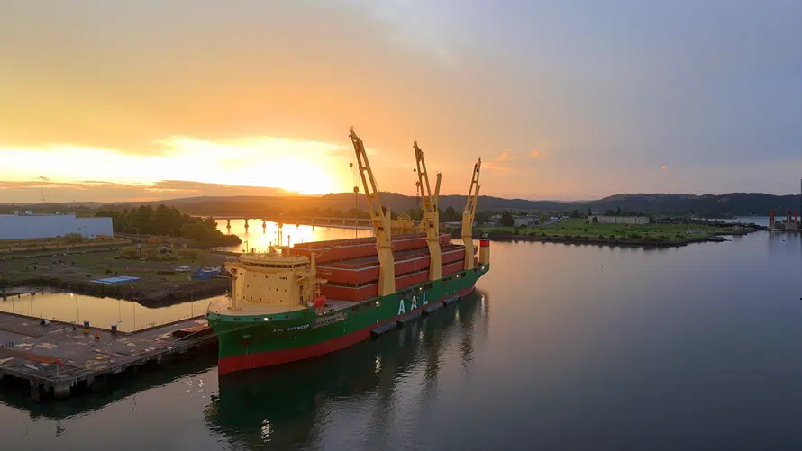 AAL Shipping transporta nuevas barcazas mineras y acompaña la reactivación de la industria naval en Brasil