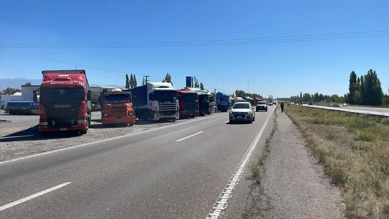 Transportistas alertan por impacto económico tras el aumento del diésel en Chile