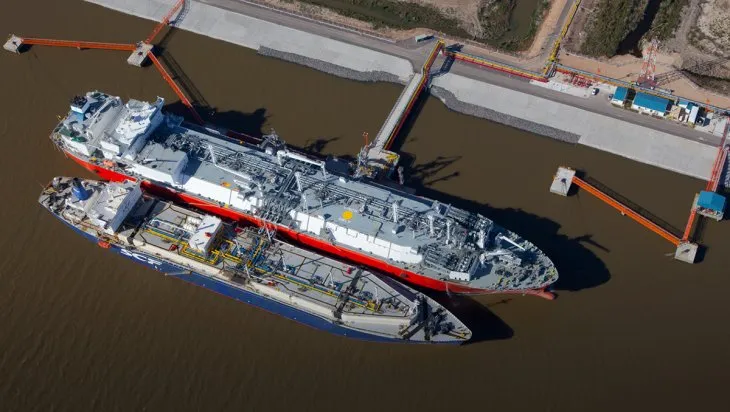 ENARSA recibió dos ofertas para la operatoria privada de GNL en la terminal de Escobar