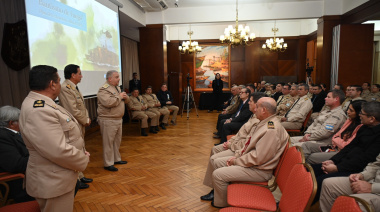 La Prefectura Naval homenajeó a los veteranos del GC-82 Islas Malvinas que repelieron un ataque británico en la Bahía de la Anunciación
