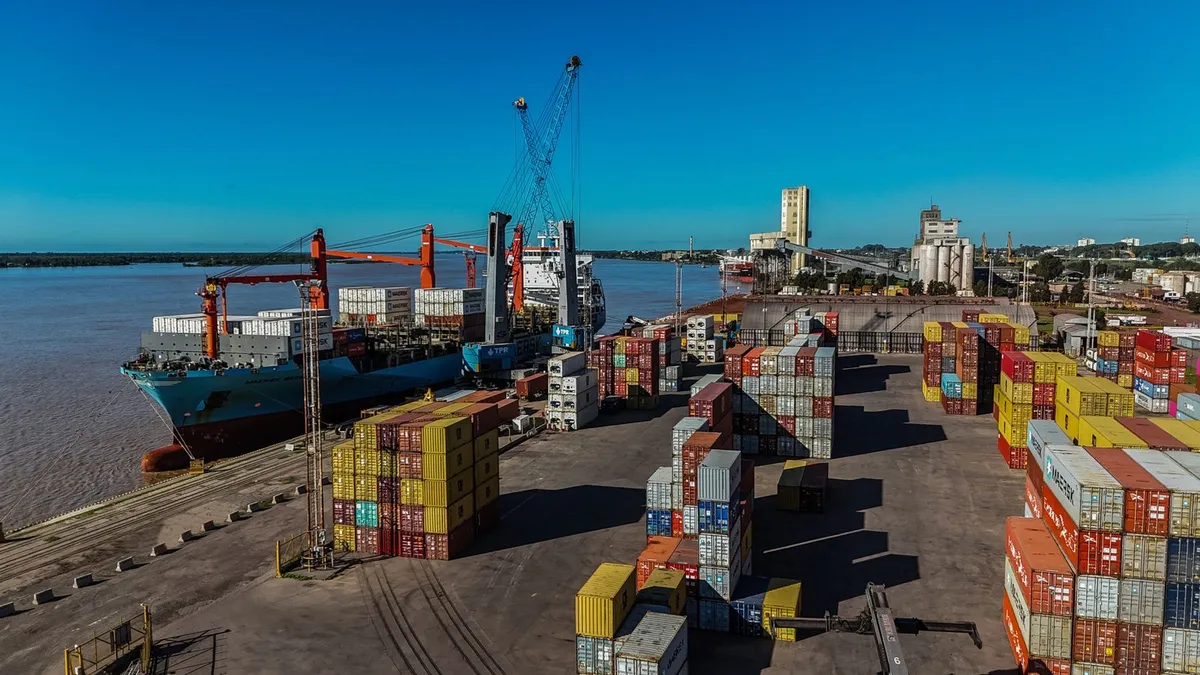 Maíz, soja y petróleo crudo lideran la actividad con 117 buques en el corredor fluvial