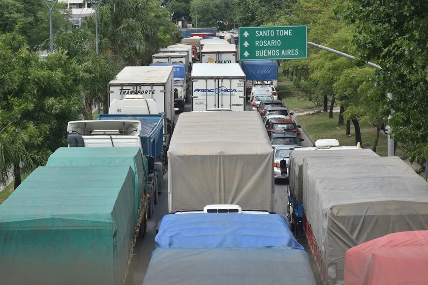 Récord logístico en el Gran Rosario: 850.000 camiones descargaron granos en lo que va del año