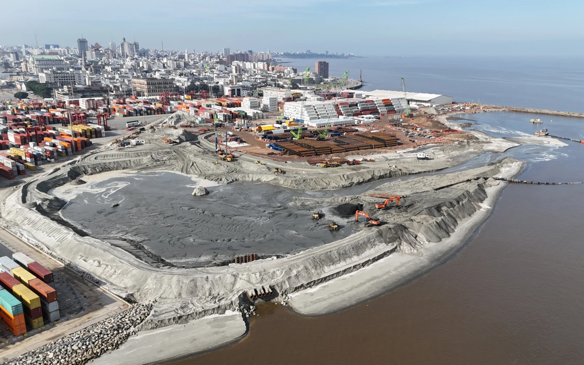 Katoen Natie advirtió que sin dragado a 14 metros y conexión ferroviaria, su inversión en Montevideo sería un desperdicio