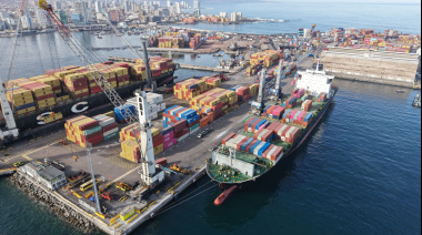 Evergreen se suma al Servicio Chancay Express y retoma operaciones en el terminal de Iquique tras casi cinco años
