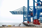 China lanza conexión directa con Chancay y desafía al Canal de Panamá pese a denuncias ambientales