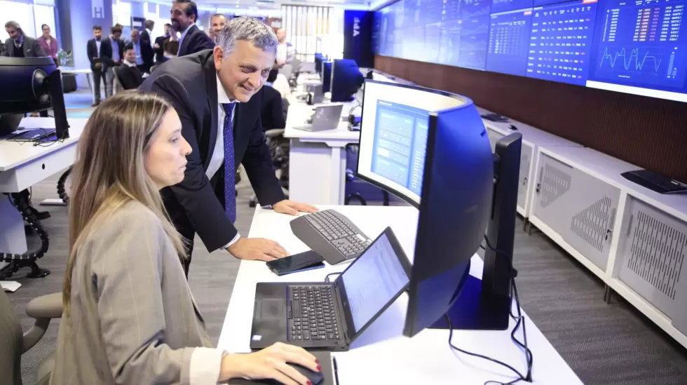 YPF lanza autodespacho de nafta con descuentos nocturnos y precios guiados por Inteligencia Artificial