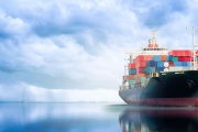 Tarifas Spot a la baja y aranceles impulsan inflación en EE.UU.: Escenario complejo para el comercio marítimo
