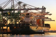 Mercados se desploman tras imposición de nuevos aranceles de EE.UU. a múltiples países: La tasa efectiva sube al 18%