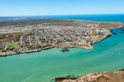Puerto Deseado se reactivó con la llegada de seis buques que descargaron más de 200 toneladas de langostino