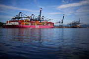 Argentina reduce sus expectativas de superávit comercial para 2025 tras un salto en las importaciones