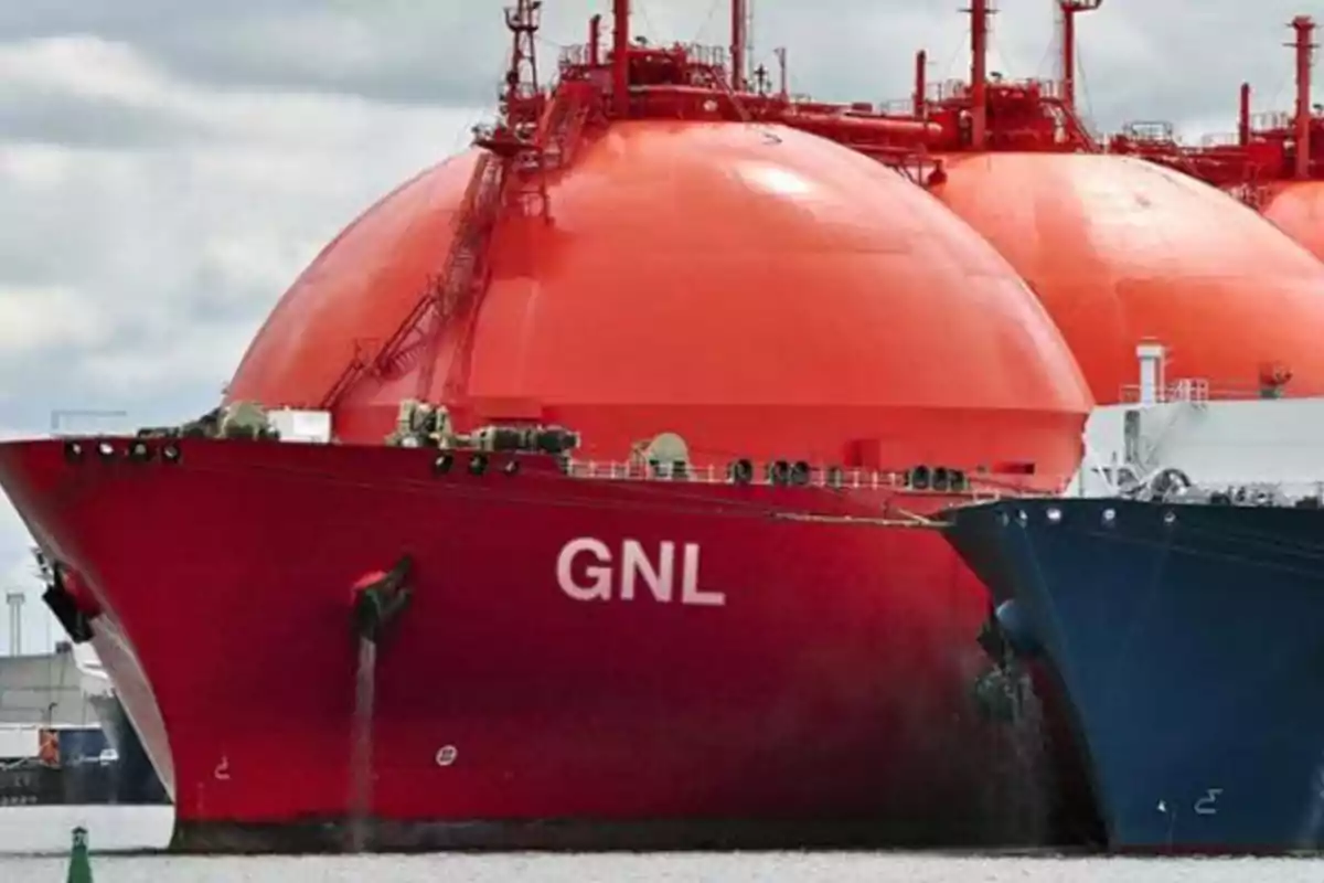Autorizan a Southern Energy a exportar GNL por 30 años, condicionado a la ejecución de obras de infraestructura