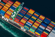 Navieras globales redirigen rutas ante las nuevas tarifas de EE.UU. a buques vinculados a China