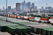 La balanza comercial registra un superávit de USD 1.402 millones en agosto
