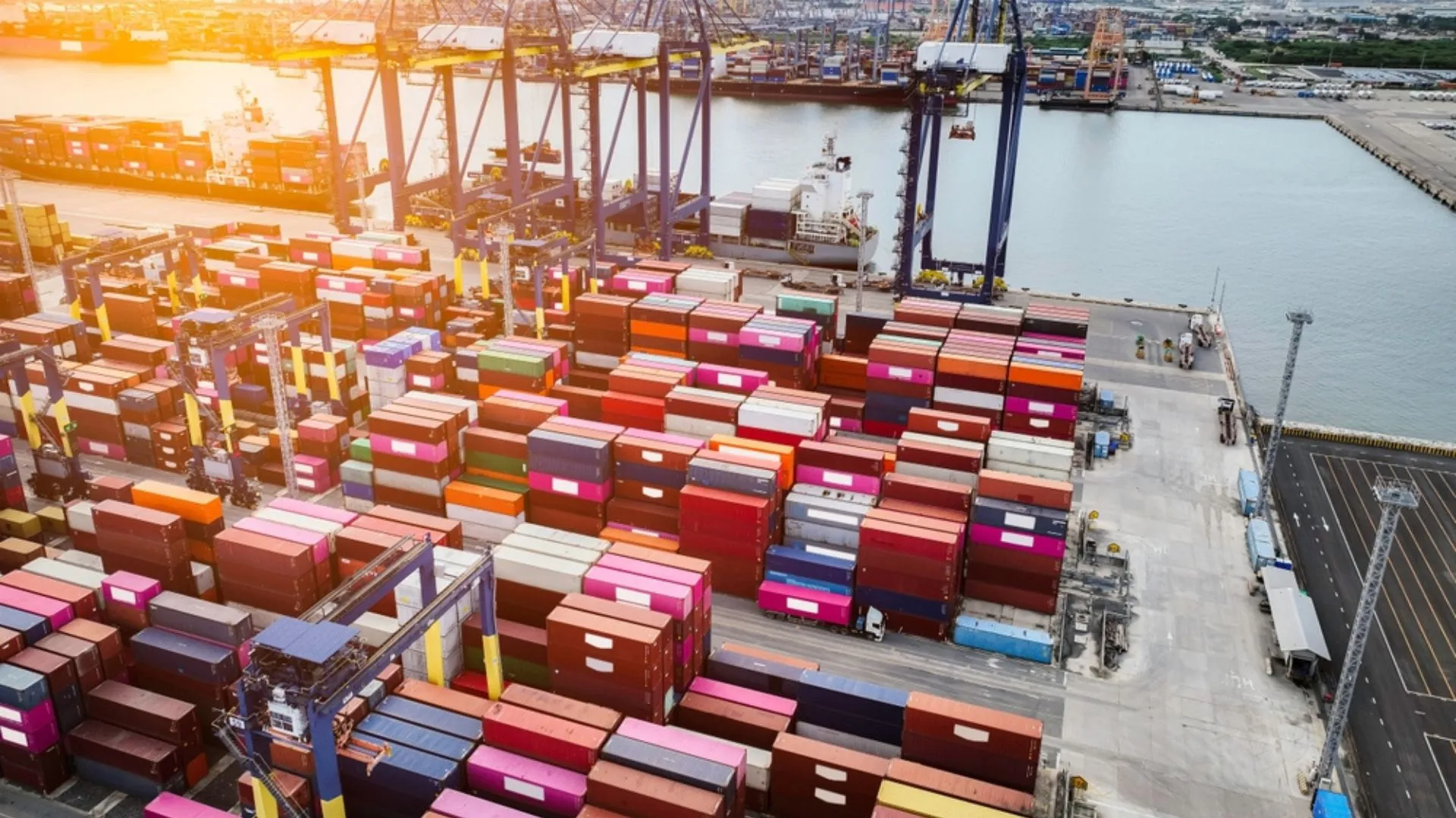 DP World y Hapag-Lloyd renuevan su acuerdo en el Puerto de Santos por diez años