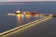 Puerto Rosales establece un hito logístico al recibir al buque Daqing Knutsen para cargar 100.000 toneladas de crudo de Vaca Muerta